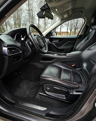 Jaguar F-Pace cena 63000 przebieg: 164000, rok produkcji 2017 z Sanok małe 781